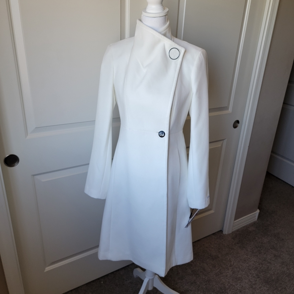 NWT Beautiful soft white Calvin Klein coat size  XS